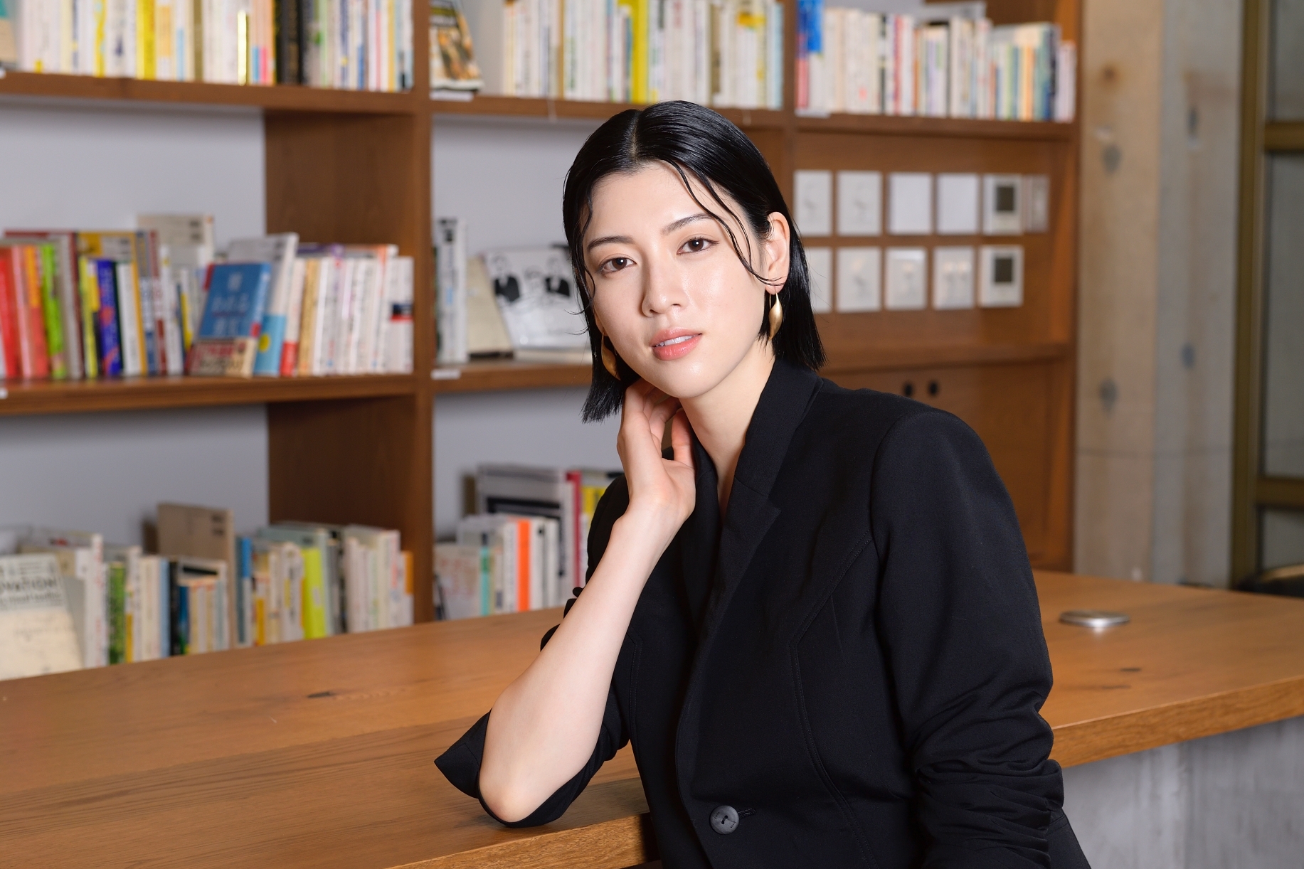 女優・モデルの三吉彩花が語る、初監督作品 短編映画『inside you』で